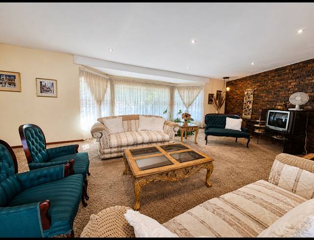 5 BEDROOM HOUSE FOR SALE IN DE DEUR